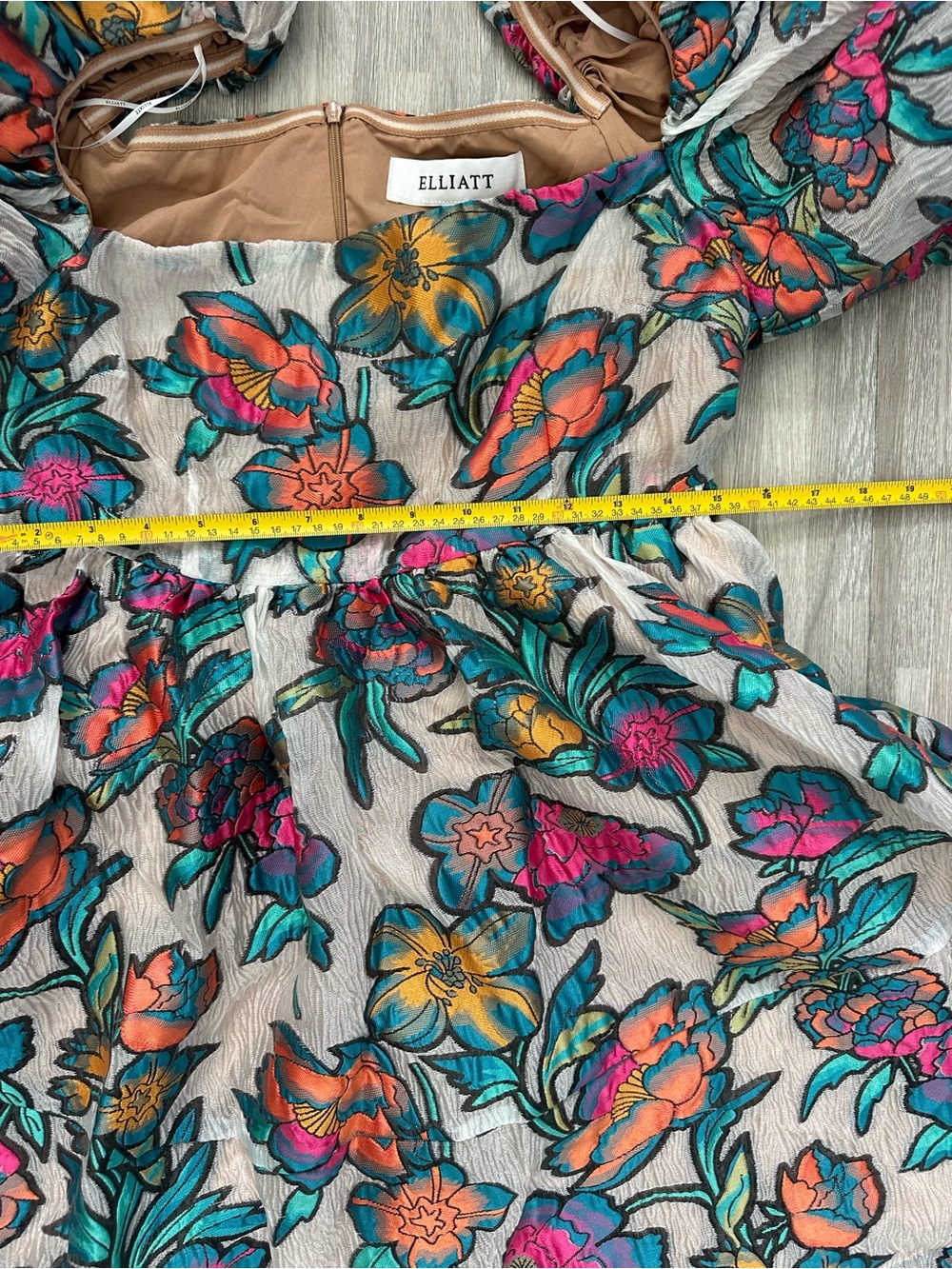 Elliatt Vespera floral jacquard flared babydoll dress with puff sleeves. Size M. - Picture 7 of 9